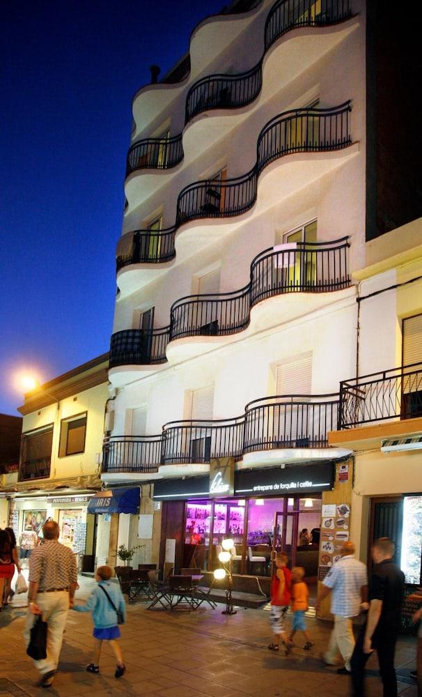 Aparthotel Iris Malgrat de Mar Exterior photo